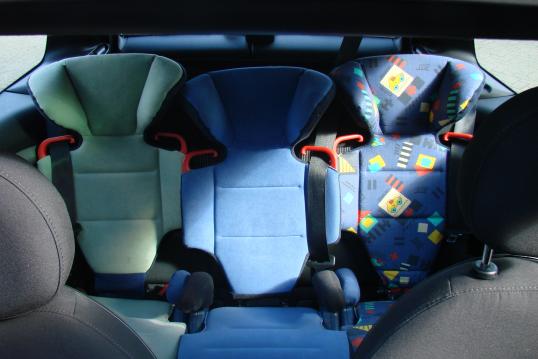 3 autostoeltjes op achterbank