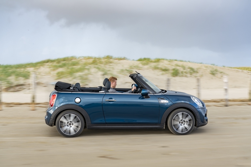 MINI sidewalk cabrio (F57) 01