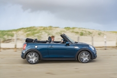 MINI sidewalk cabrio (F57) 01