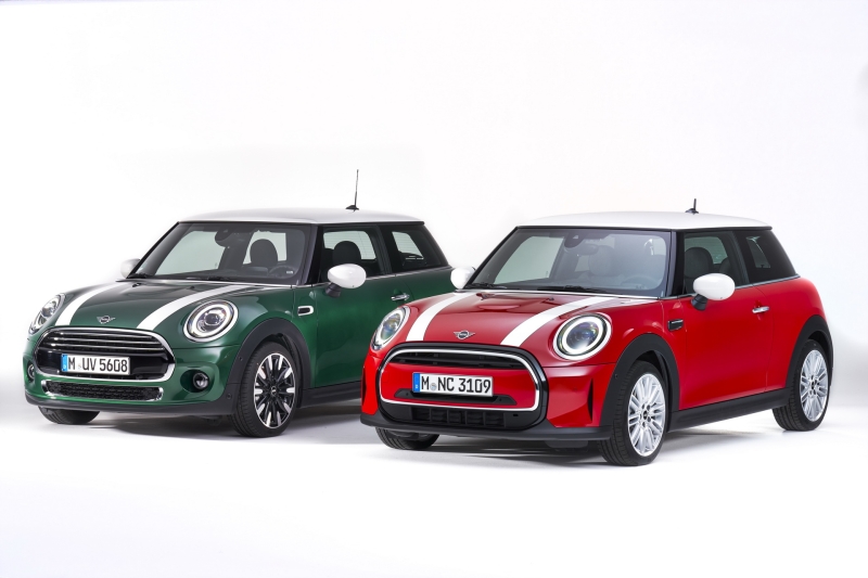 MINI 2022 LCI Cooper F56 (l) en F56 2022 (r)